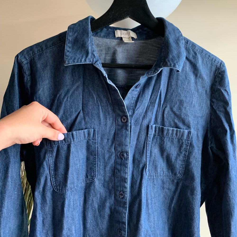 LOFT women button down shirt // denim look // dark